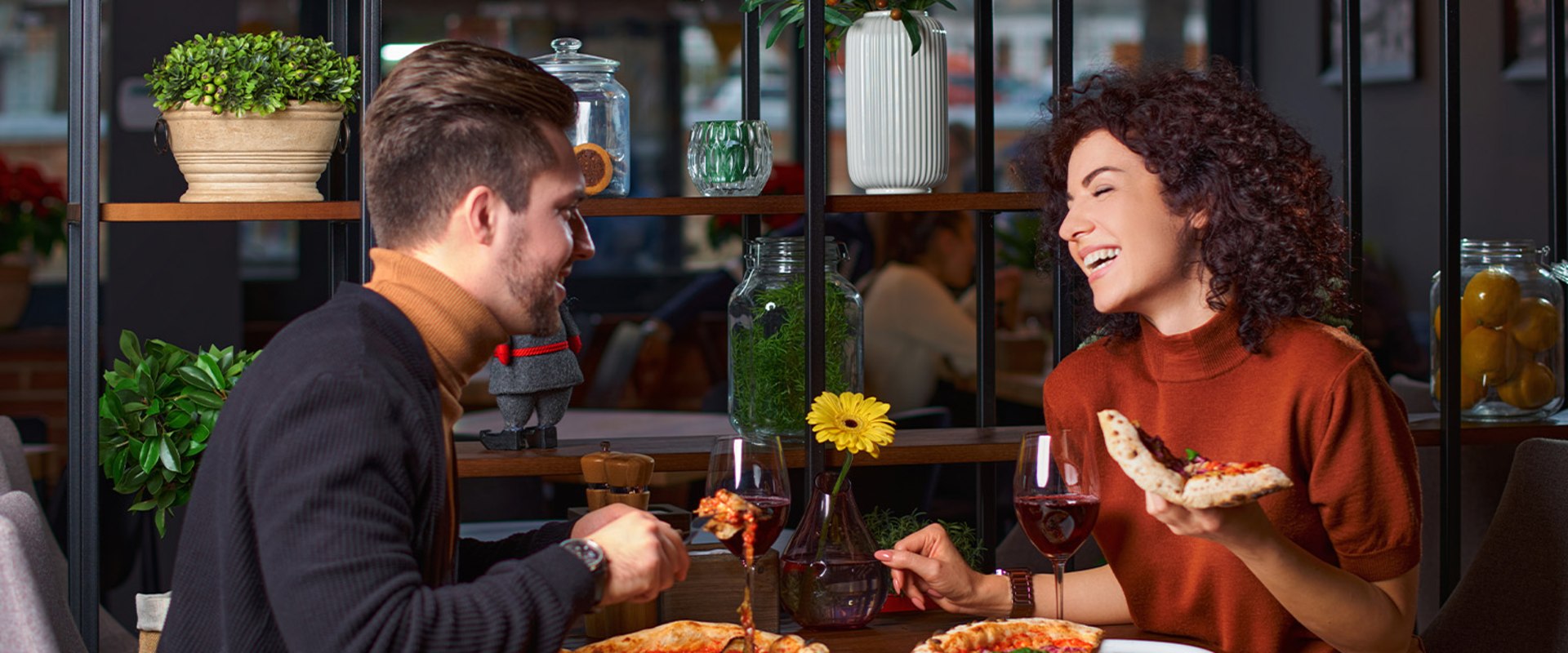 Dining Etiquette: Navigating the American University Experience